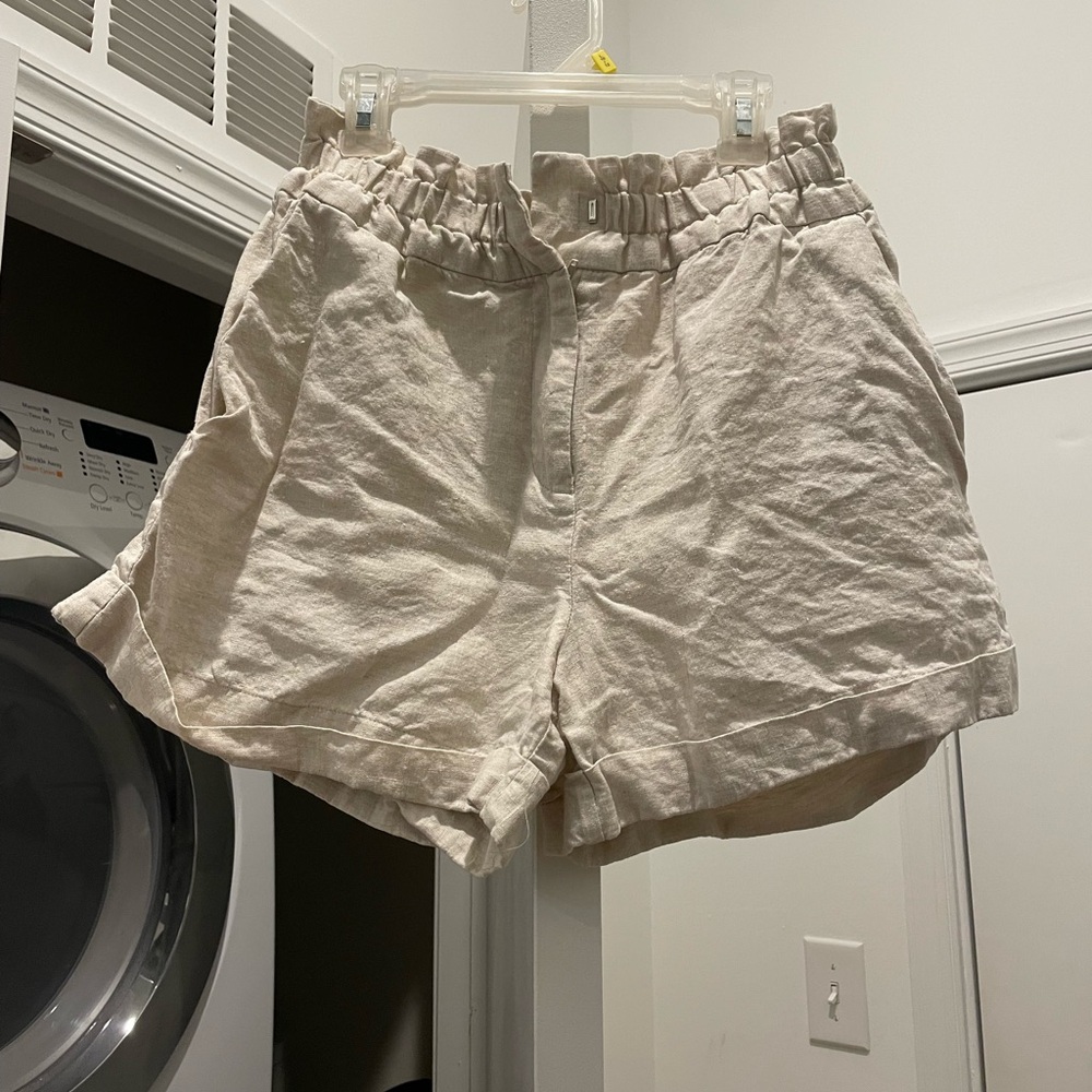 Linen beige shorts